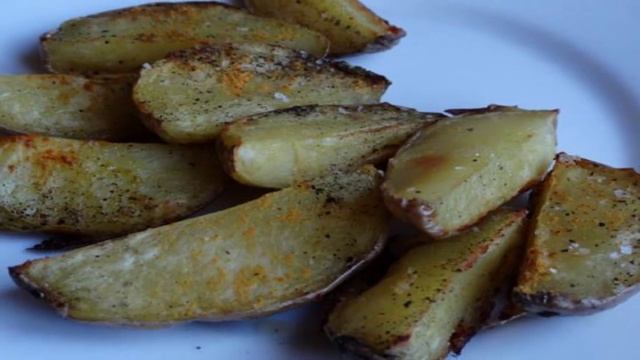 Печеный картофель с соусом из авокадо