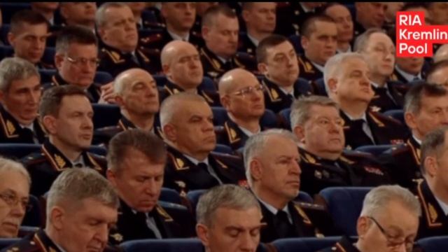 - Путин потребовал от сотрудников.