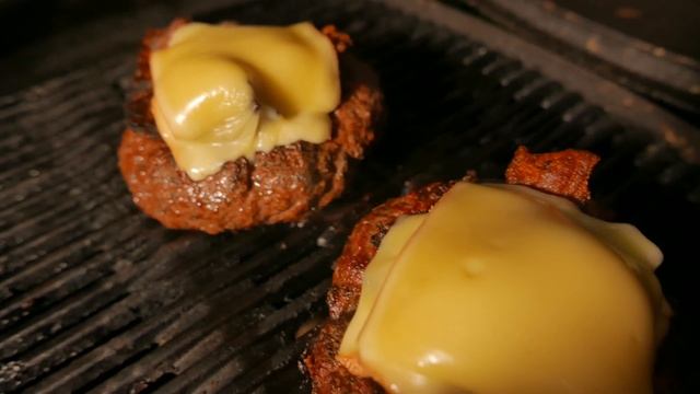 Salsa Burger - BBQ Grill Rezept Video - Die Grillshow 179c