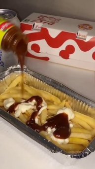 1KG biggest burger in the world with loaded fries | Largest burger in size in SA #shorts #food