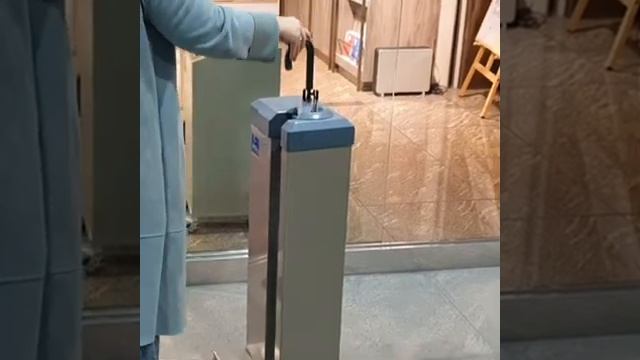 Решение неудобной проблемы мокрых зонтиков вЯпонии Solution to the problem of wet umbrellas in Japan