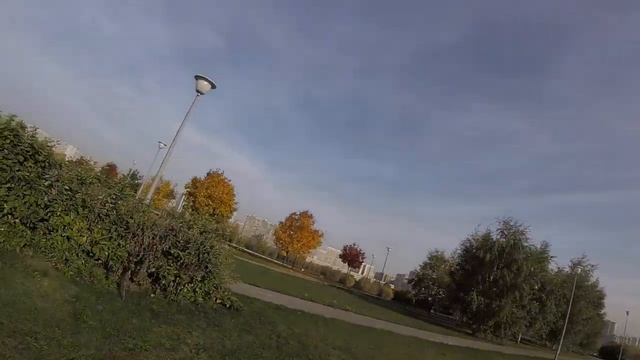 Осень в парке и гоночный квадрик (fpv race quad in part)