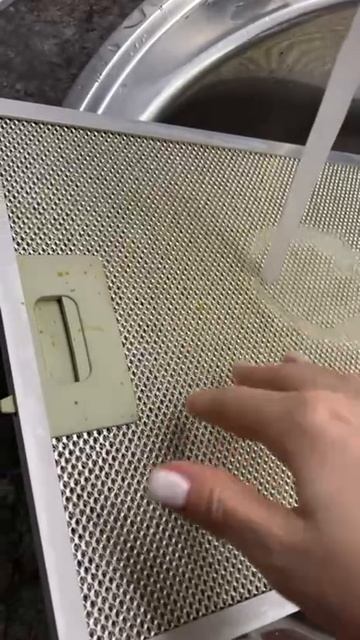 Способ очистки сетки от вытяжки 😉