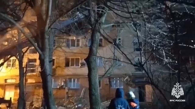 Аварийные работы ведутся в Белореченске, где сегодня ночью произошел взрыв в многоэтажке.