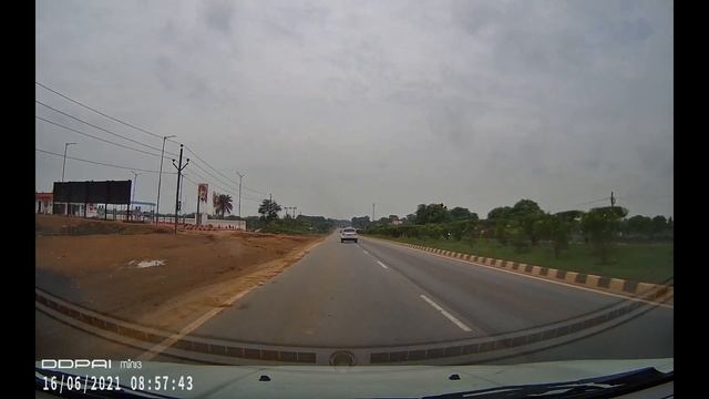 High Speed (130+) Brezza's Risky overtake | Caught in Dashcam | DDPAI Mini 3