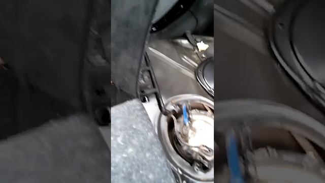 cómo cambiar bomba de gasolina de Jetta 2001
