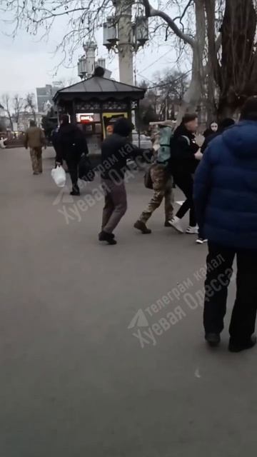 На одесском вокзале людоловы зеленского поймали ещё одного парня