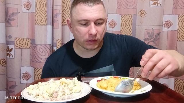мукбанг/обжор/гороховое пюре,оливье салат/