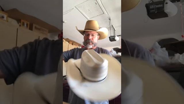 How to clean a straw hat