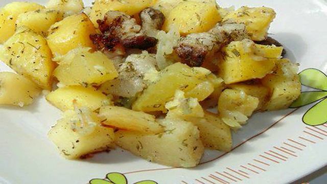 Картофель с салом и луком в рукаве