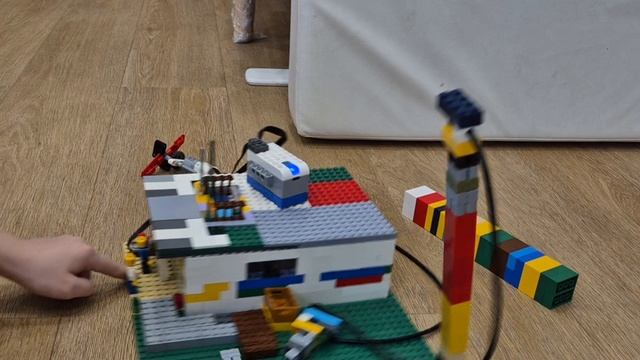 я создал lego землетрясение и разрушил lego модель (тестирование на одном лего доме)!!!.mp4