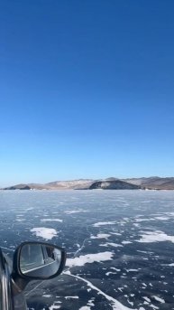 Дорога в Хужир, вдоль стропа Ольхон, по льду Байкала.