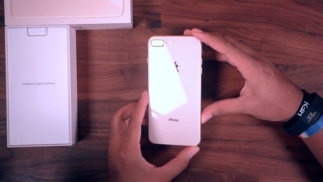 Android User Unboxes the iPhone 8 Plus! [First Impressions!]