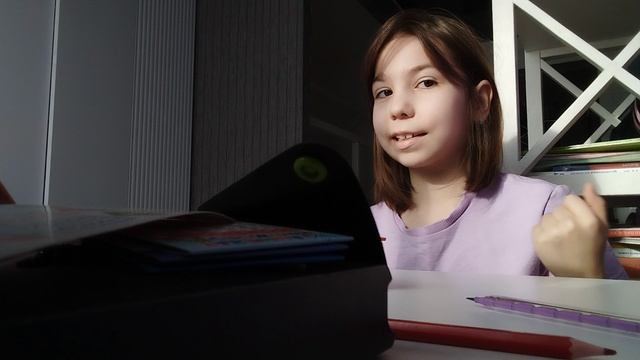 я новенькая в рутубе всем привет играем в себвей серф