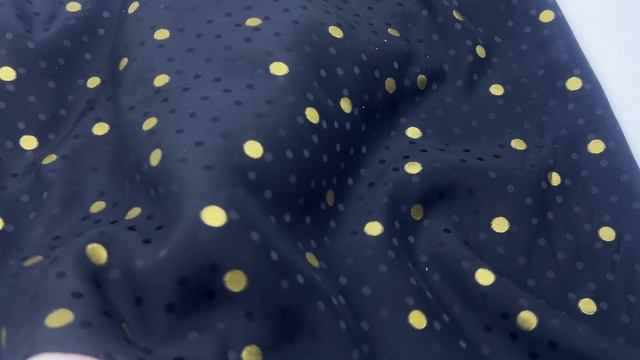 Шёлк  чёрного цвета с принтом горох 46597
