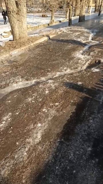 В Макеевке после «ремонта» улицу затопило водой, людям сложно передвигаться!
Жители улицы Родионо