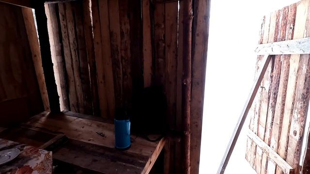 Пришëл в избушку попить чаю, а там срач.