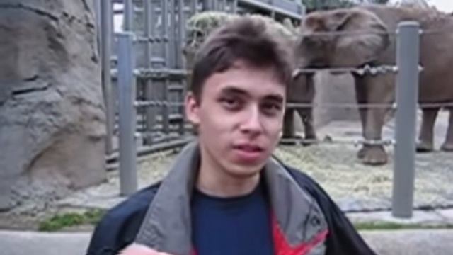 Первое видео в истории YouTube от Jawed Karim 23 апреля 2005