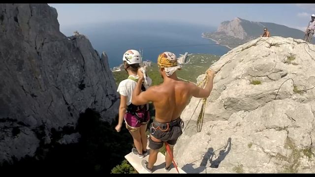 Вера на Ильяс-кая прыжки с верёвкой в Крыму с командой Skyline