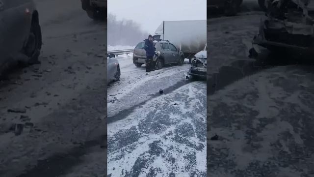 Массовая авария под Оренбургом( холодные ключи) 5.03.2025г.mp4