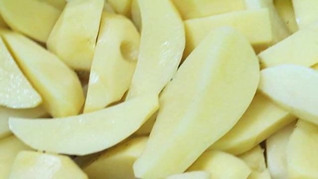 Картофель запеченный в духовке