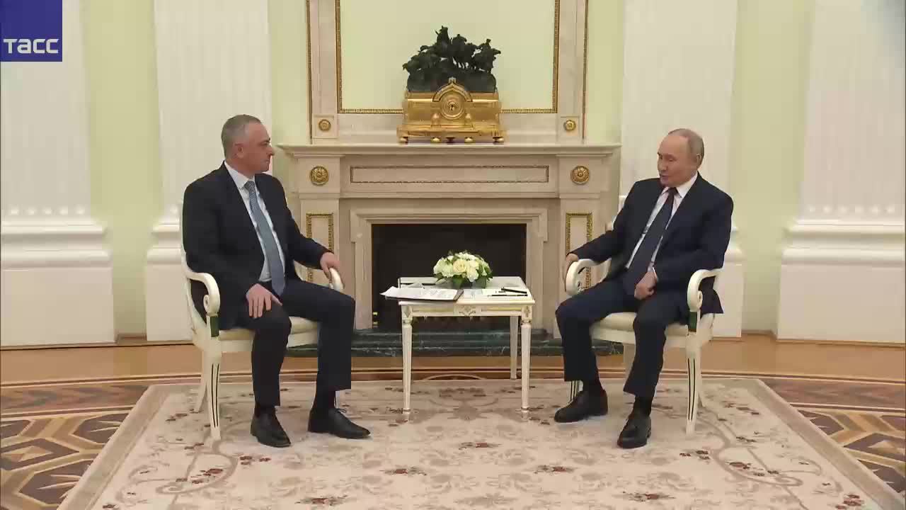Путин на встрече с президентом Абхазии Гунбой