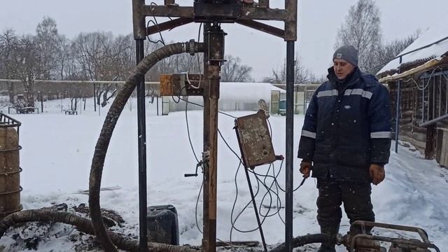 скважина в Ставрово - районе на 14 метров 125 труба зима -7 с ветром