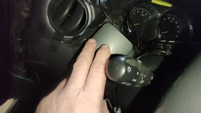 четыре юсб и четыре тумблера в дастер