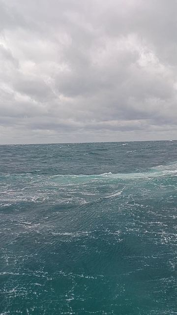 Море волнуется