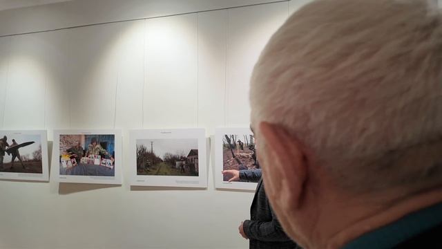 Фото Выставка Владимира Аносова «Донбасс» в Абакане.