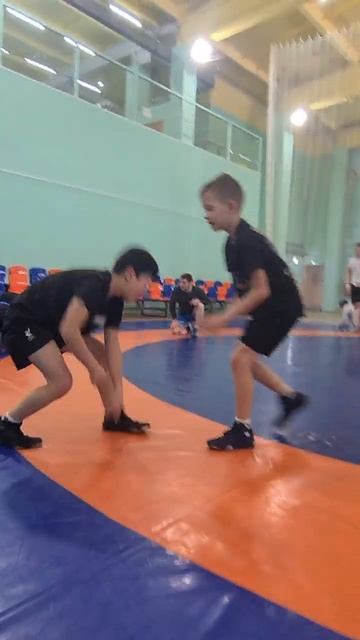 💯💯🔥🔥💯🏟️🏟️🤼💯Отработка скручивание в партере (малыши)🏟️🔥🤼💯🔥🏟️🏟️🤼