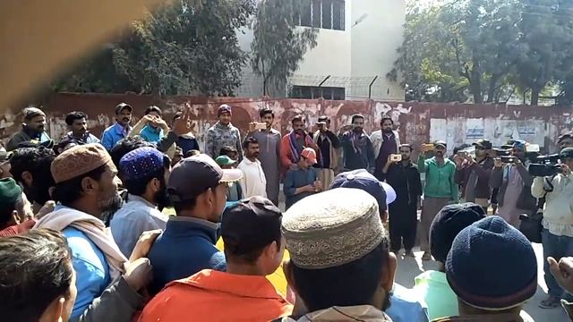 Hyd super star bike company labour apne haq k lye press club k bhar Aehtejaj krte hoe