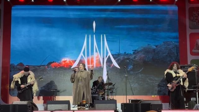 ВДНХ. Масленица. Выступление эвенкийской певицы Айны .