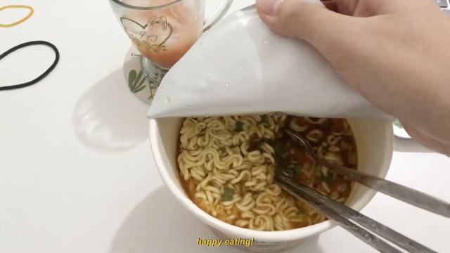 mini vlog | midnight craving with me: cooking ramen and watching movie
