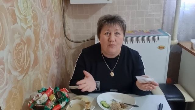 Мукбанг. Вкусный холодец с горчицей и свежий огурец. Капучино и  сладости.