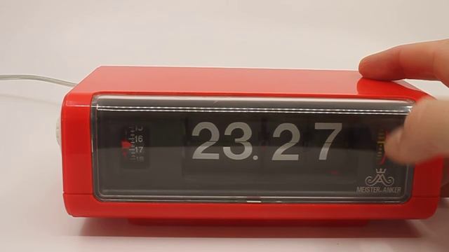 Bright red Meister Anker flip-alarm-clock