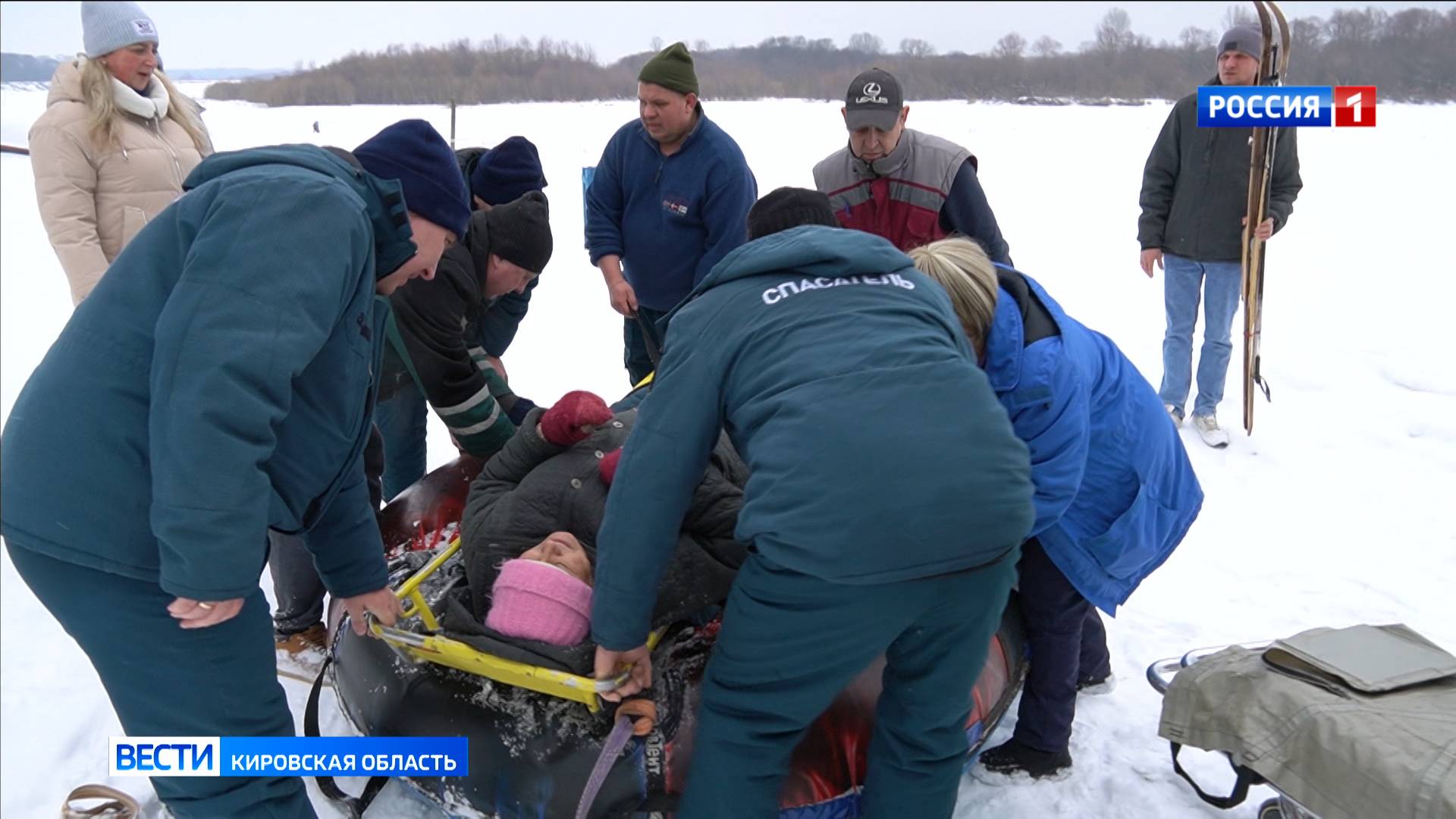 В Кирово-Чепецке спасатели эвакуировали из леса лыжницу, которая сломала ногу