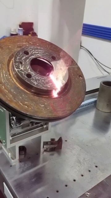 Hand-held laser cleaning machine working real shooting