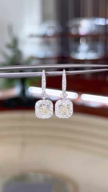 Серьги из белого золота с желтыми бриллиантами 4.1 сt