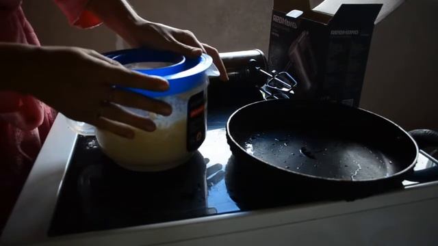 Приготовила клубничный пирог