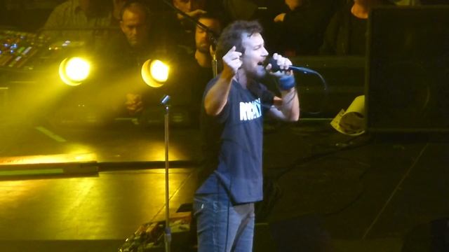 "Alive" Pearl Jam@Wells Fargo Center Philadelphia 10/21/13 Lightning Bolt Tour