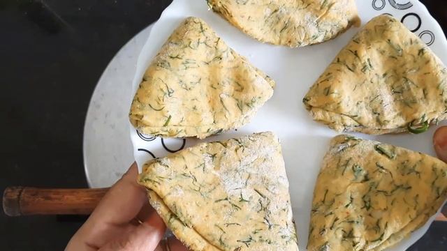 Healthy and Tasty Soya Leaves Paratha | सोया के पत्ते का पराठा by Home Cook Food