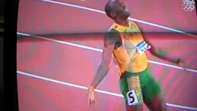 Usain Bolt runs 200 meter