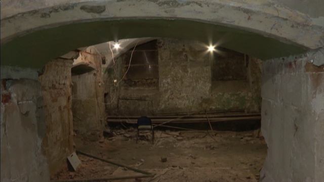 Будущие реставраторы впервые побывали в иркутском Доме офицеров, где идет грандиозный ремонт