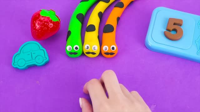 Интересное видео о том, как приготовить Радужного угря, фигурки из пластилина