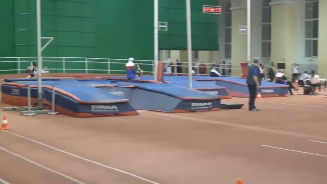 Финальные забеги на 400 м (девушки) (19:22:43)