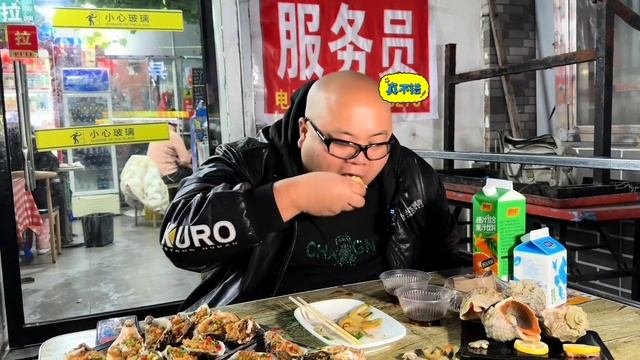 200块钱在淮南包一家海鲜店，当成自助随便吃，大哥能回本吗？