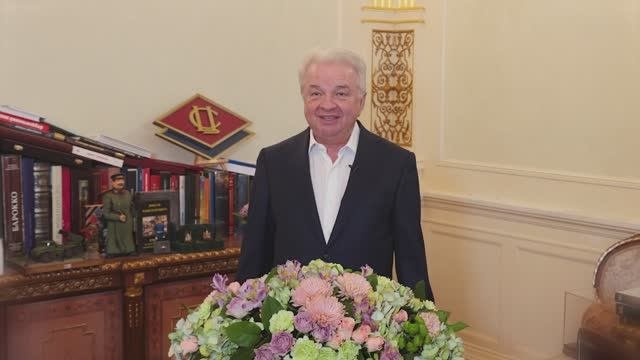 Дмитрий Зубов, председатель Совета Центросоюза России поздравляет женщин с 8 Марта!
