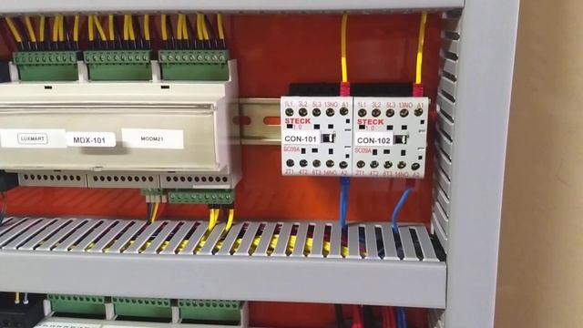 Quadro de Automação Residencial utilizando protocolos SBUS, DMX e DALI.