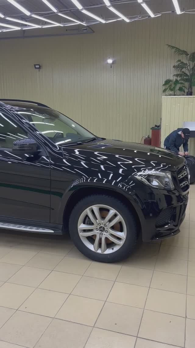 В Мурманске оклеили Mercedes GLS бронеплёнкой